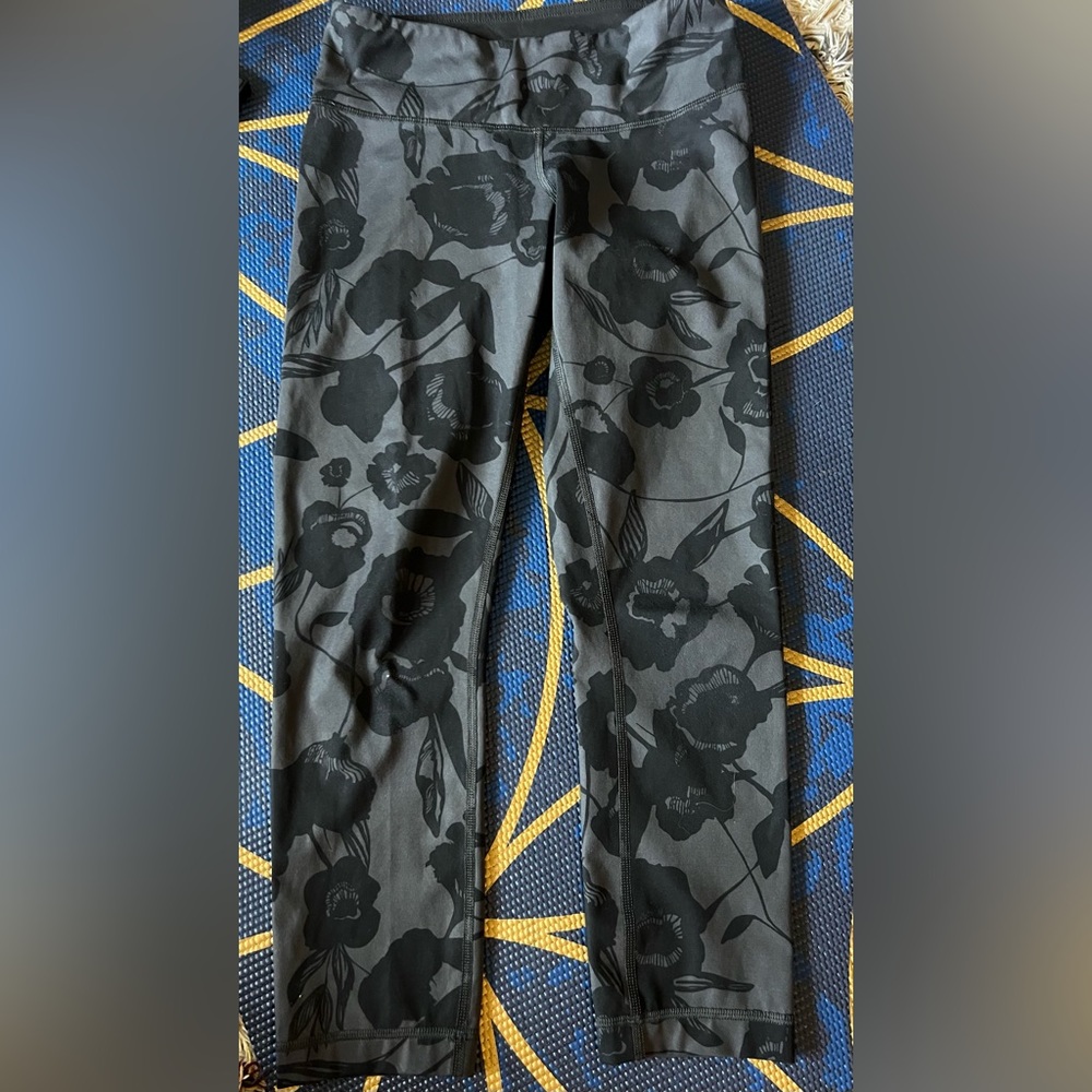 Lululemon Black Floral Capri Leggings - Picture 2 of 7